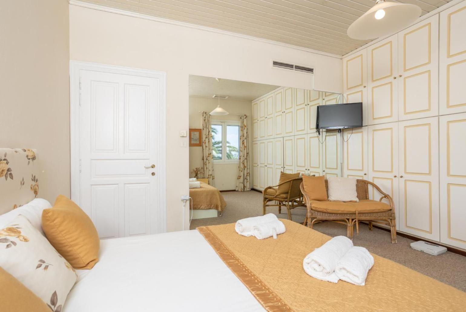 Villa Golden Tiara Agioi Deka  ภายนอก รูปภาพ